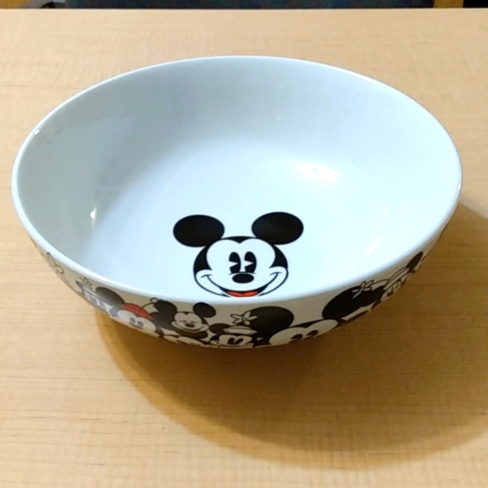 Disney Mickey Minnie Mouse Large Ceramic Serving Bowl Salad Soup Kitchen…